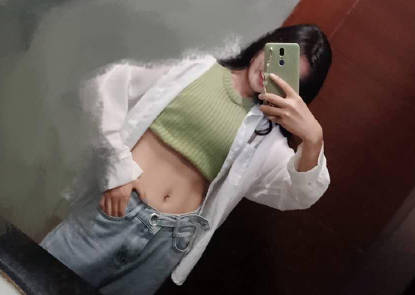 海角社区.压抑不住躁动直接爬上床摸女儿逼逼揉捏女儿奶子